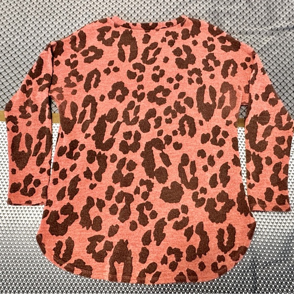 Dusty Rose Leopard Print Women’s Sweater Size S - Picture 2 of 7